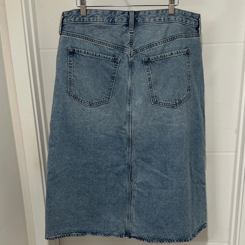 Plus Size 18 Old Navy Light Wash Denim Midi Skirt - Picture 3 of 3